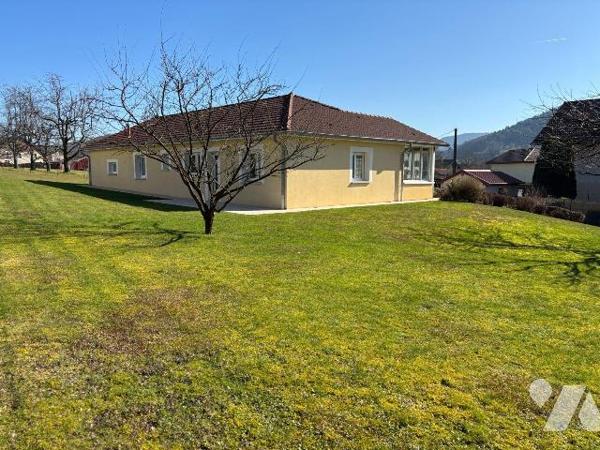 Maison / pavillon édifié en 2006 de plain-pied, comprenant cuisine, séjour, trois chambres, sal...