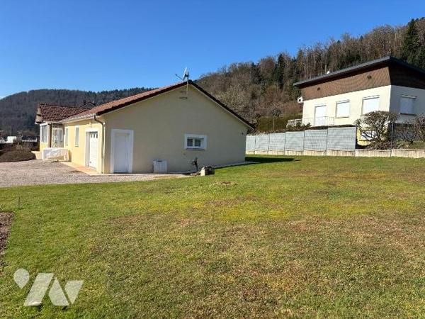 Maison / pavillon édifié en 2006 de plain-pied, comprenant cuisine, séjour, trois chambres, sal...