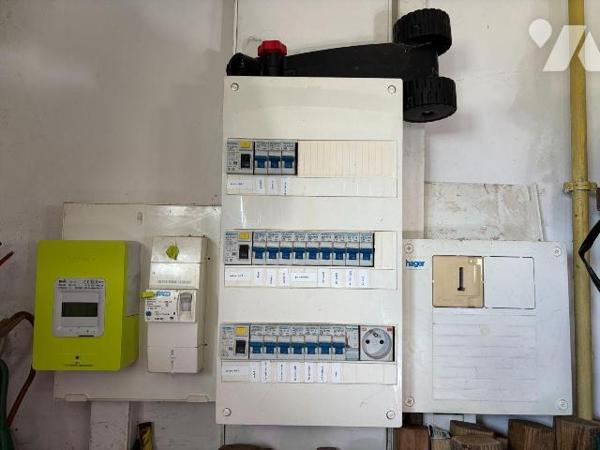 Maison / pavillon édifié en 2006 de plain-pied, comprenant cuisine, séjour, trois chambres, sal...