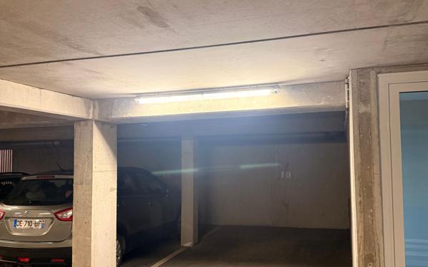 Stationnement à vendre    Reims