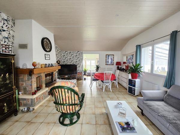 SAINT JULIEN DES LANDES - Maison 4 pièces - 123 m²