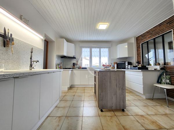 SAINT JULIEN DES LANDES - Maison 4 pièces - 123 m²