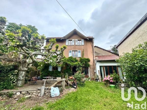 Maison 9 pièces de 251 m² à Saint-Julien-en-Genevois (74160)