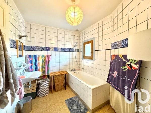 Maison 9 pièces de 251 m² à Saint-Julien-en-Genevois (74160)