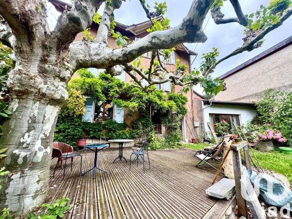 Maison 9 pièces de 251 m² à Saint-Julien-en-Genevois (74160)