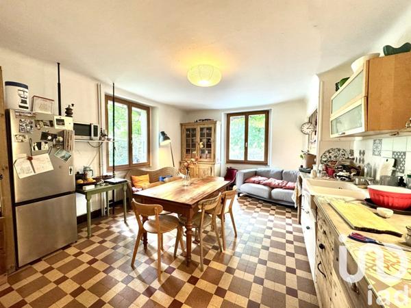 Maison 9 pièces de 251 m² à Saint-Julien-en-Genevois (74160)