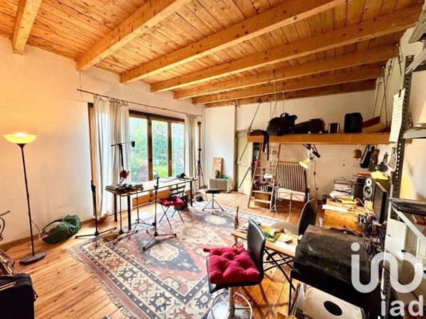 Maison 9 pièces de 251 m² à Saint-Julien-en-Genevois (74160)