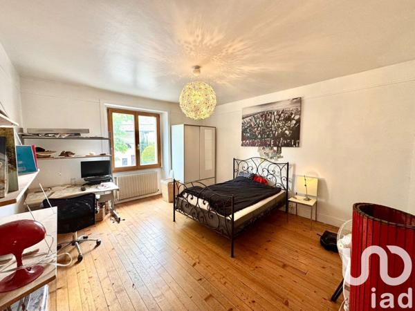 Maison 9 pièces de 251 m² à Saint-Julien-en-Genevois (74160)