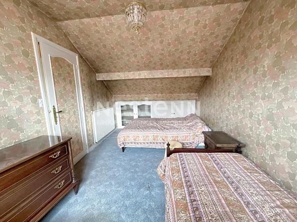 Maison Individuelle 5 Pièces avec 4 chambres à rénover Secteur Collège PIcasso - 69500 BRON