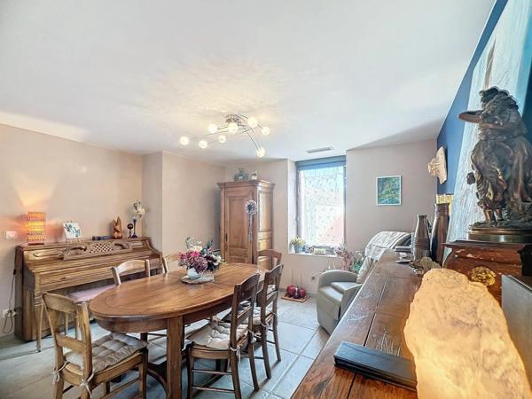 Superbe appartement de 175 m2 avec terrasse , jardin , garage de 80 m2  en centre ville de Cahors