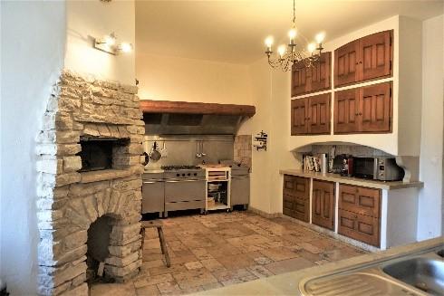 Banon, belle propriété de 552 m² avec gîte sur 20 HA avec piscine