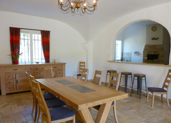 Banon, belle propriété de 552 m² avec gîte sur 20 HA avec piscine