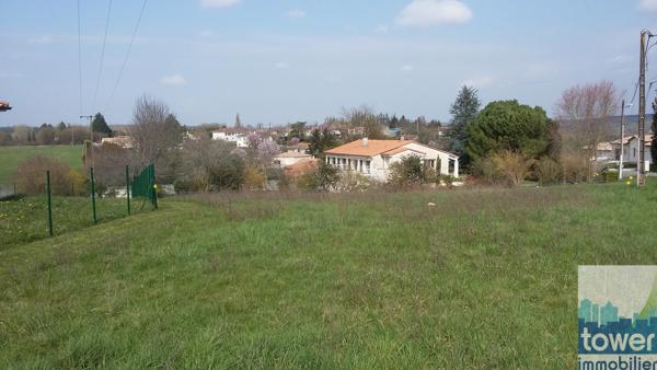 Terrain à bâtir 1013 m2 sur Garat en direction de Touvre