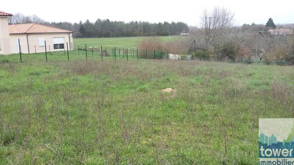 Terrain à bâtir 1013 m2 sur Garat en direction de Touvre