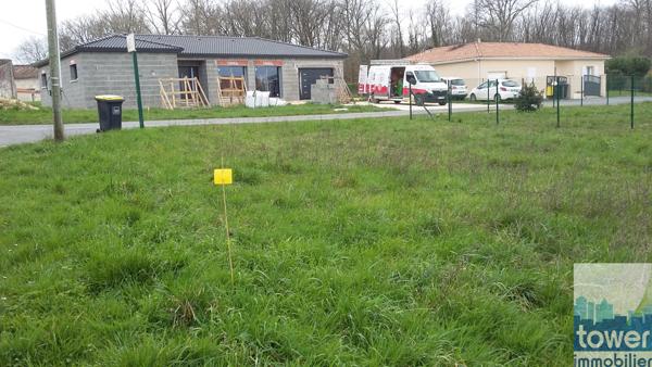 Terrain à bâtir 1013 m2 sur Garat en direction de Touvre