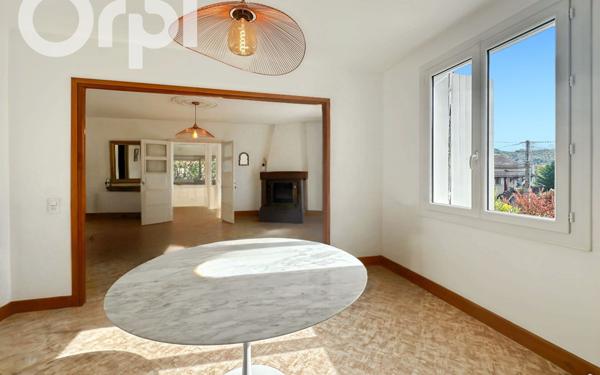 Maison à louer    4 pièces •  Vallon-Pont-d'Arc