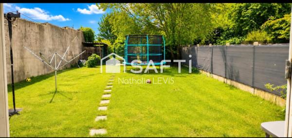 Grande  famille : cette maison semi plain pied sur un sous sol complet offre 5 chambres et 2 salles de bains