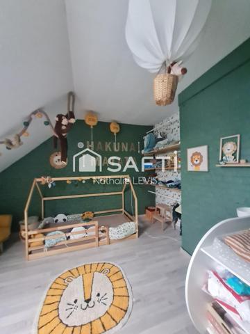 Grande  famille : cette maison semi plain pied sur un sous sol complet offre 5 chambres et 2 salles de bains