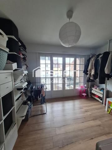 Grande  famille : cette maison semi plain pied sur un sous sol complet offre 5 chambres et 2 salles de bains