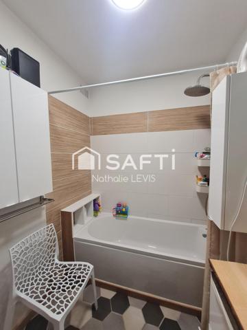 Grande  famille : cette maison semi plain pied sur un sous sol complet offre 5 chambres et 2 salles de bains