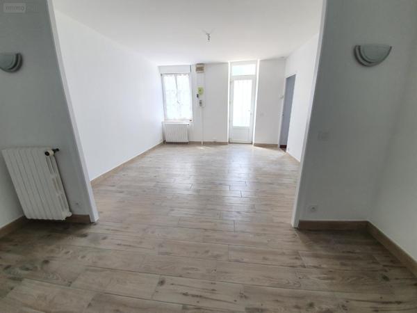 Maison de ville à louer à Cormes dans la Sarthe (72400), ref : 478   
centre bourg