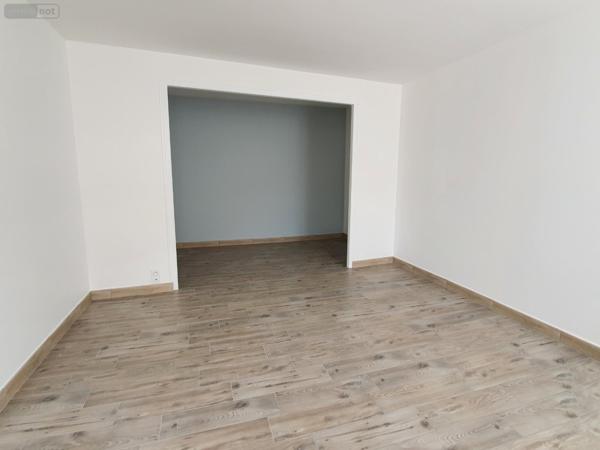 Maison de ville à louer à Cormes dans la Sarthe (72400), ref : 478   
centre bourg