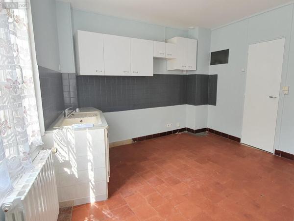 Maison de ville à louer à Cormes dans la Sarthe (72400), ref : 478   
centre bourg