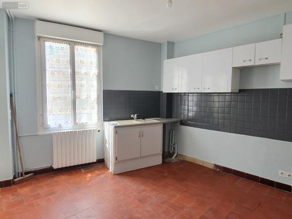 Maison de ville à louer à Cormes dans la Sarthe (72400), ref : 478   
centre bourg