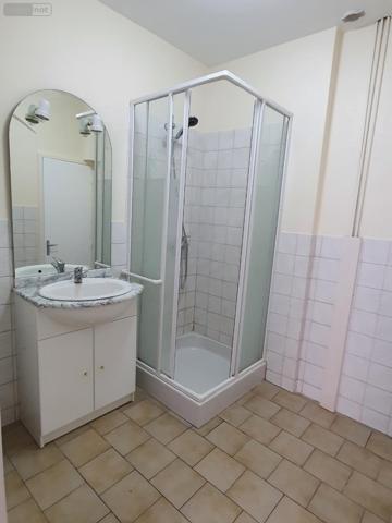 Maison de ville à louer à Cormes dans la Sarthe (72400), ref : 478   
centre bourg