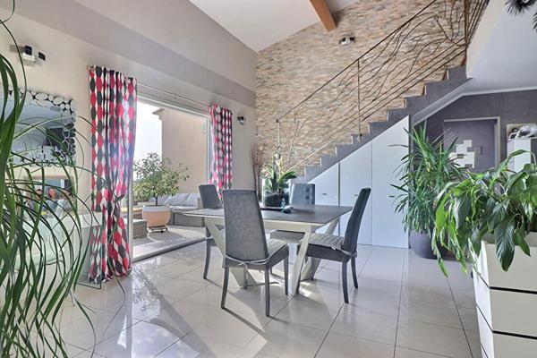 VITROLLES - MAISON 10 PIECES - VUE PANORAMIQUE - 6 CHAMBRES - PISCINE - GARAGE TRIPLE - APPARTEMENT INDPENDANT.