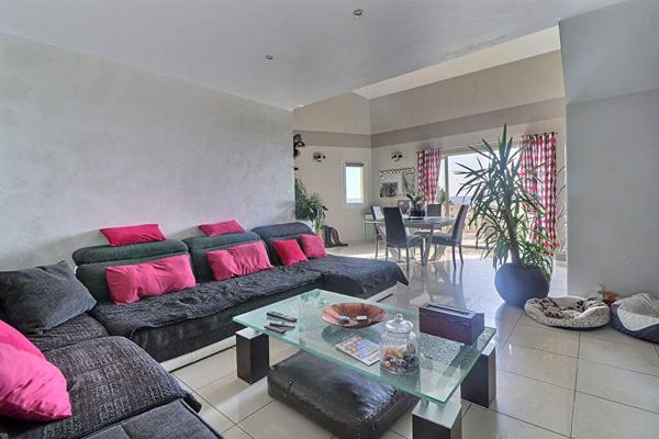 VITROLLES - MAISON 10 PIECES - VUE PANORAMIQUE - 6 CHAMBRES - PISCINE - GARAGE TRIPLE - APPARTEMENT INDPENDANT.