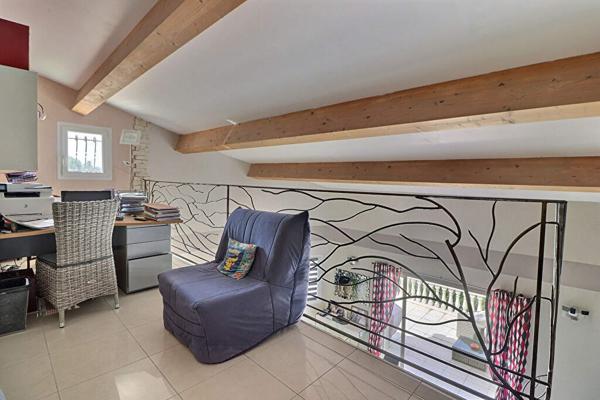 VITROLLES - MAISON 10 PIECES - VUE PANORAMIQUE - 6 CHAMBRES - PISCINE - GARAGE TRIPLE - APPARTEMENT INDPENDANT.