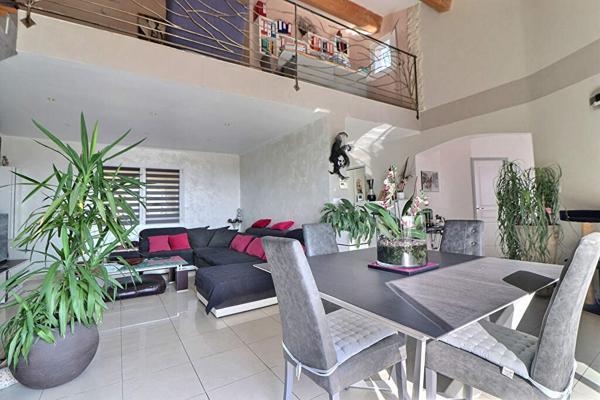 VITROLLES - MAISON 10 PIECES - VUE PANORAMIQUE - 6 CHAMBRES - PISCINE - GARAGE TRIPLE - APPARTEMENT INDPENDANT.