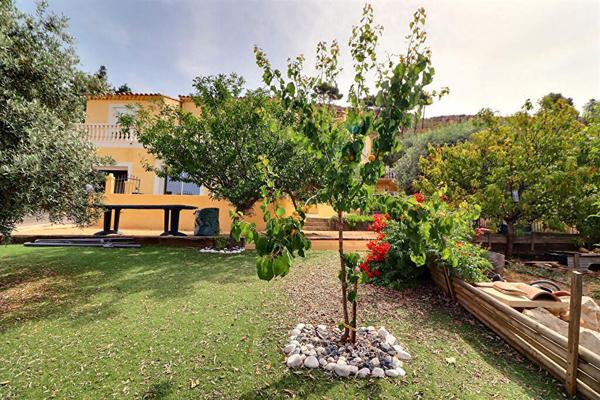 VITROLLES - MAISON 10 PIECES - VUE PANORAMIQUE - 6 CHAMBRES - PISCINE - GARAGE TRIPLE - APPARTEMENT INDPENDANT.