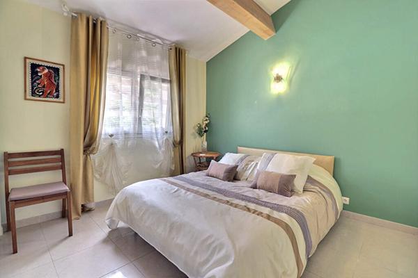 VITROLLES - MAISON 10 PIECES - VUE PANORAMIQUE - 6 CHAMBRES - PISCINE - GARAGE TRIPLE - APPARTEMENT INDPENDANT.