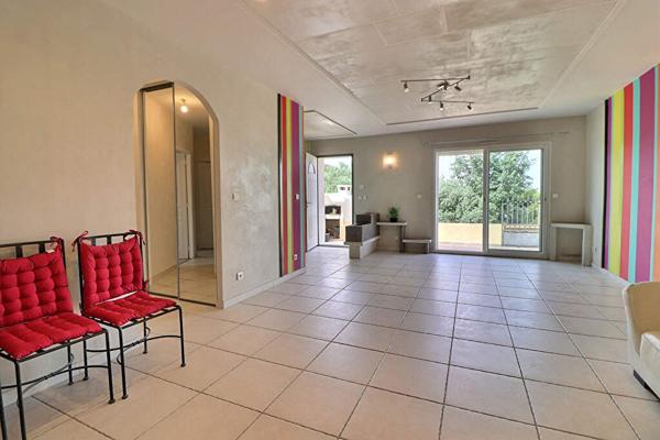 VITROLLES - MAISON 10 PIECES - VUE PANORAMIQUE - 6 CHAMBRES - PISCINE - GARAGE TRIPLE - APPARTEMENT INDPENDANT.