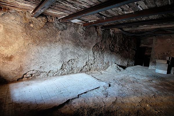 A VENDRE EN EXCLUSIVITE ! Local de 36 m² + 65m² de cave au coeur du village de LORGUES