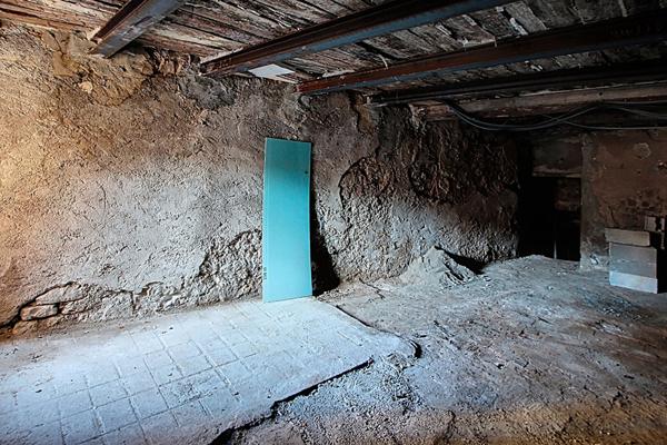 A VENDRE EN EXCLUSIVITE ! Local de 36 m² + 65m² de cave au coeur du village de LORGUES