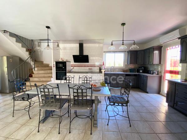 Dpt Gard (30), à vendre SAINT QUENTIN LA POTERIE Belle propriété avec résidence principale, chambres d'hôtes et gîte, piscine, parc arboré d'environ 5 000 m2