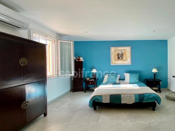 Dpt Gard (30), à vendre SAINT QUENTIN LA POTERIE Belle propriété avec résidence principale, chambres d'hôtes et gîte, piscine, parc arboré d'environ 5 000 m2