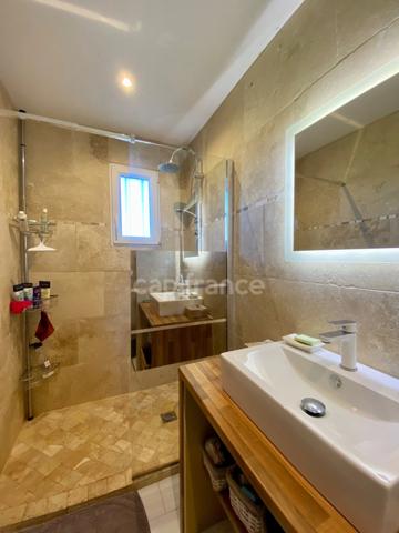 Dpt Gard (30), à vendre SAINT QUENTIN LA POTERIE Belle propriété avec résidence principale, chambres d'hôtes et gîte, piscine, parc arboré d'environ 5 000 m2