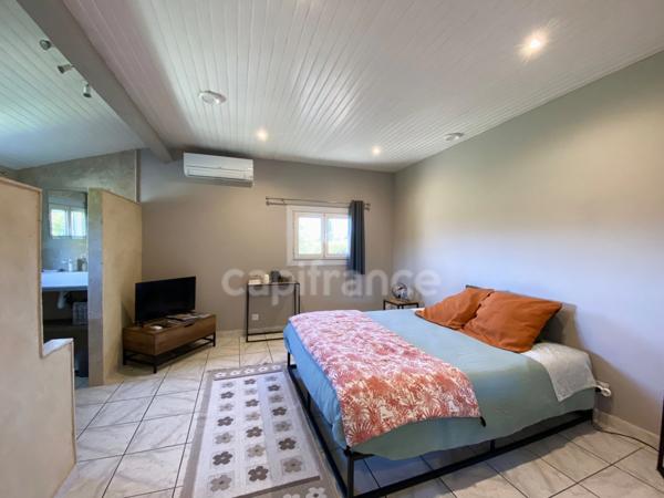 Dpt Gard (30), à vendre SAINT QUENTIN LA POTERIE Belle propriété avec résidence principale, chambres d'hôtes et gîte, piscine, parc arboré d'environ 5 000 m2