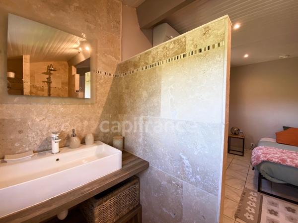 Dpt Gard (30), à vendre SAINT QUENTIN LA POTERIE Belle propriété avec résidence principale, chambres d'hôtes et gîte, piscine, parc arboré d'environ 5 000 m2