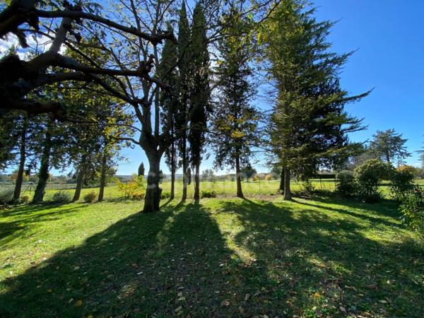 Dpt Gard (30), à vendre SAINT QUENTIN LA POTERIE Belle propriété avec résidence principale, chambres d'hôtes et gîte, piscine, parc arboré d'environ 5 000 m2