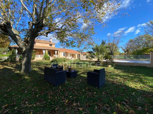 Dpt Gard (30), à vendre SAINT QUENTIN LA POTERIE Belle propriété avec résidence principale, chambres d'hôtes et gîte, piscine, parc arboré d'environ 5 000 m2