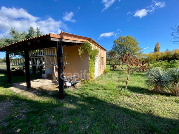 Dpt Gard (30), à vendre SAINT QUENTIN LA POTERIE Belle propriété avec résidence principale, chambres d'hôtes et gîte, piscine, parc arboré d'environ 5 000 m2