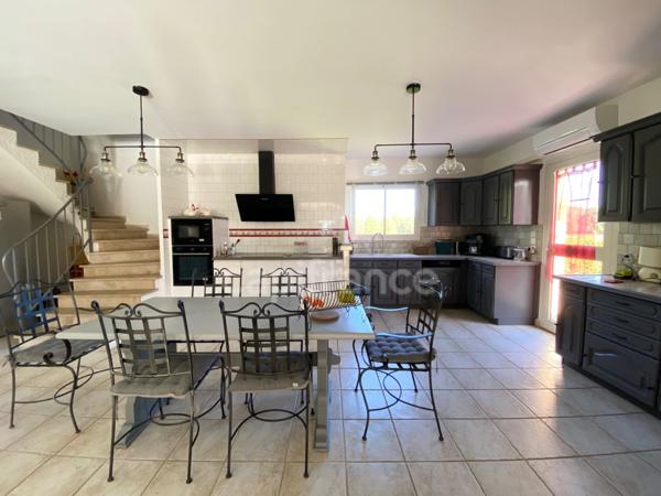 Dpt Gard (30), à vendre SAINT QUENTIN LA POTERIE Belle propriété avec résidence principale, chambres d'hôtes et gîte, piscine, parc arboré d'environ 5 000 m2