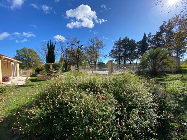 Dpt Gard (30), à vendre SAINT QUENTIN LA POTERIE Belle propriété avec résidence principale, chambres d'hôtes et gîte, piscine, parc arboré d'environ 5 000 m2