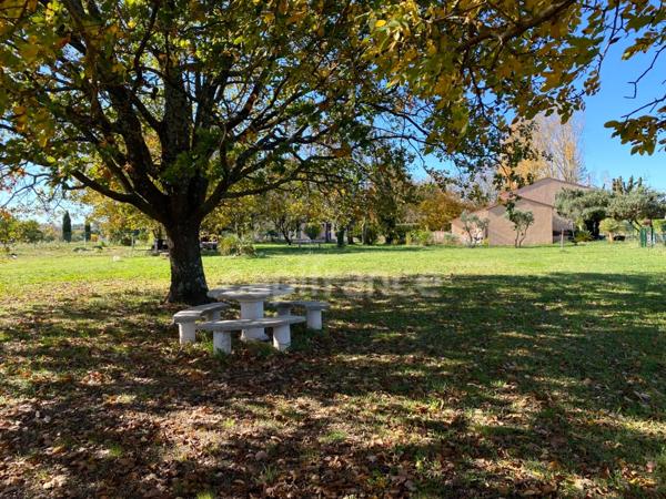 Dpt Gard (30), à vendre SAINT QUENTIN LA POTERIE Belle propriété avec résidence principale, chambres d'hôtes et gîte, piscine, parc arboré d'environ 5 000 m2