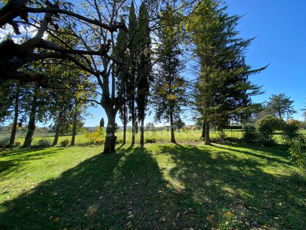 Dpt Gard (30), à vendre SAINT QUENTIN LA POTERIE Belle propriété avec résidence principale, chambres d'hôtes et gîte, piscine, parc arboré d'environ 5 000 m2